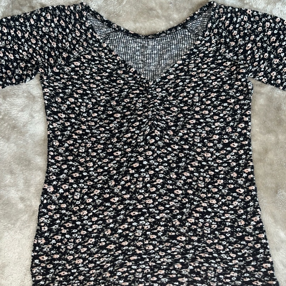 Hollister Black and White Floral Short Sleeve Top
